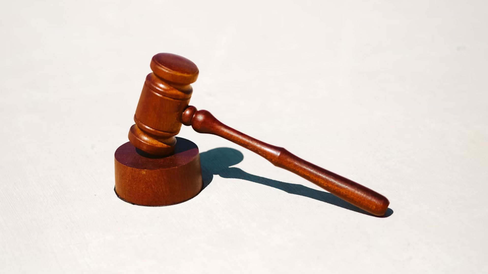 (Image via Unsplash/ @ Tingey Injury Law Firm)